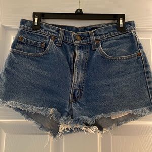Levis womens vintage denim shorts size 8 30’ waist